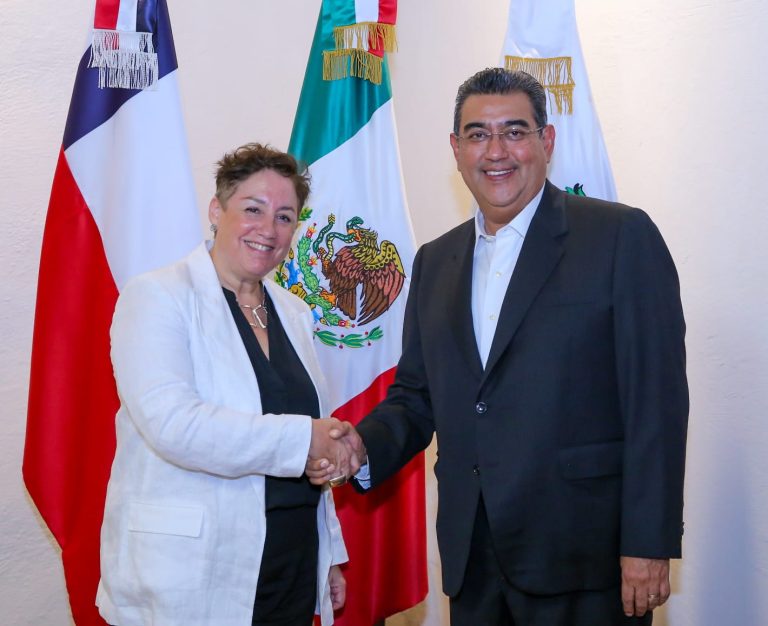 Sergio Salomón se reúne con la embajadora de Chile en México, Beatriz Sánchez 