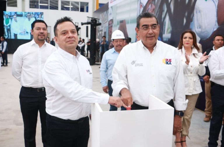 Sergio Salomón inaugura la fábrica de sacos CYCNA
