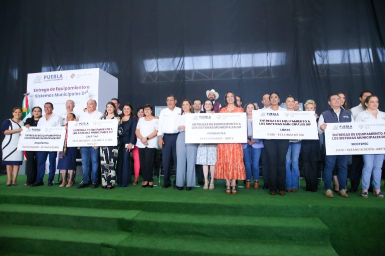 DIF, la parte más generosa de los gobiernos: Sergio Salomón; entrega equipamiento para 69 municipios