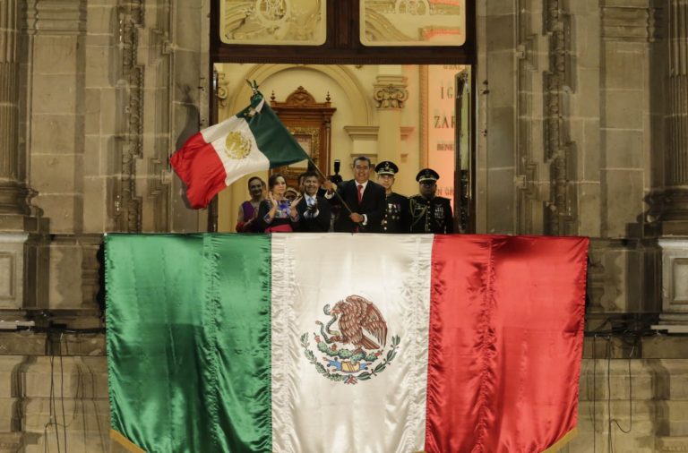 Celebra Puebla orgullo mexicano; Sergio Salomón encabeza “Grito de Independencia”