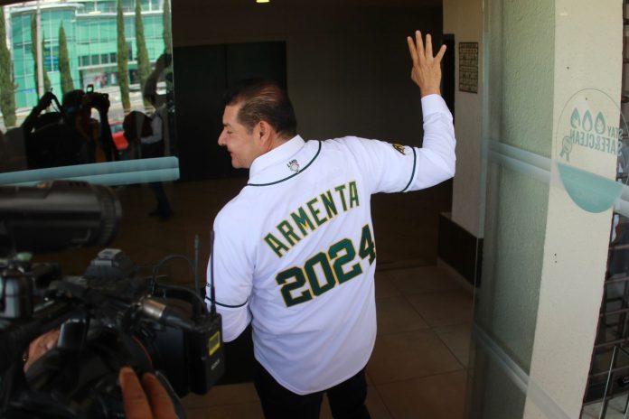 Armenta: Acepten todo lo que les dan, pero voten por Morena
