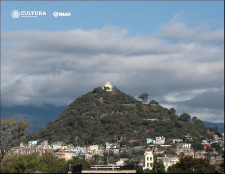 El INAH confirma la existencia de un templo prehispánico en la cima del cerro San Miguel, en Atlixco, Puebla