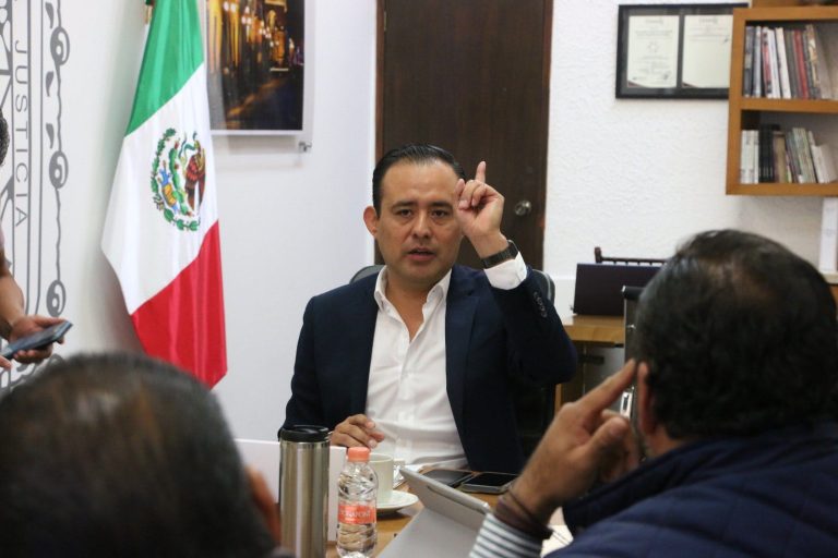 Eduardo Castillo acusa falta de cortesía política de Eduardo Rivera por parquímetros