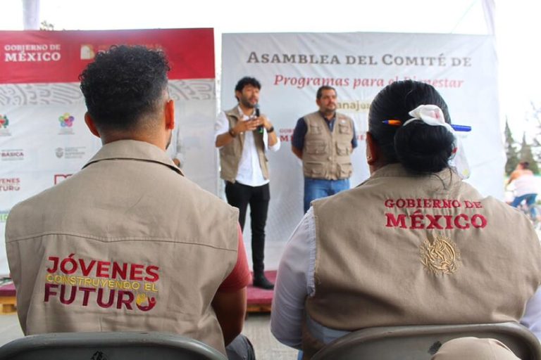 Revelan que empleados del gobierno recibían becas de “Jóvenes Construyendo el Futuro”