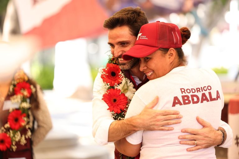 Abdalá buscará la alcaldía de Puebla