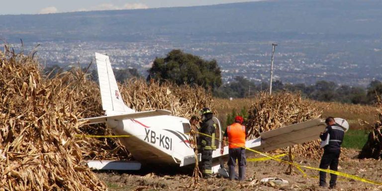 Gobierno Estatal revisará permisos de escuelas de aviación ante desplome de avioneta en Huejotzingo: Segob