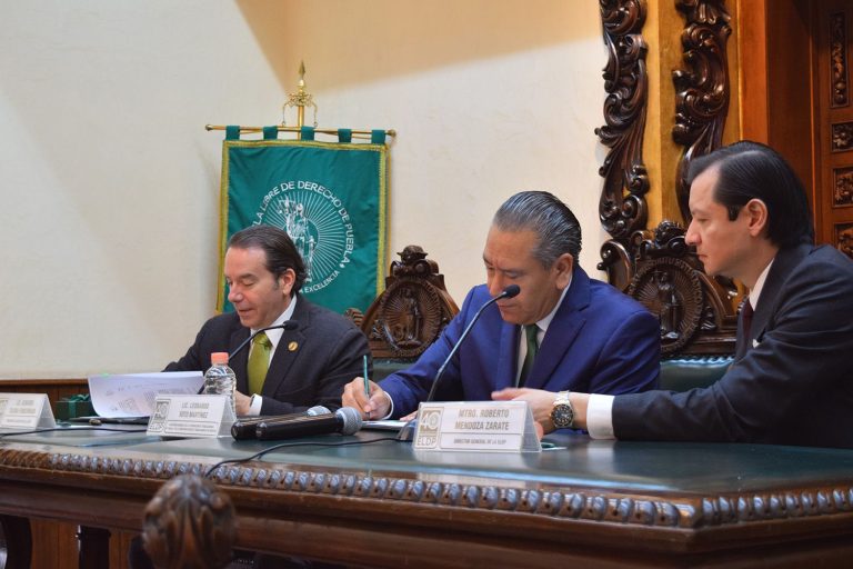 Escuela libre de derecho de Puebla comprometida con la educación en el ámbito laboral