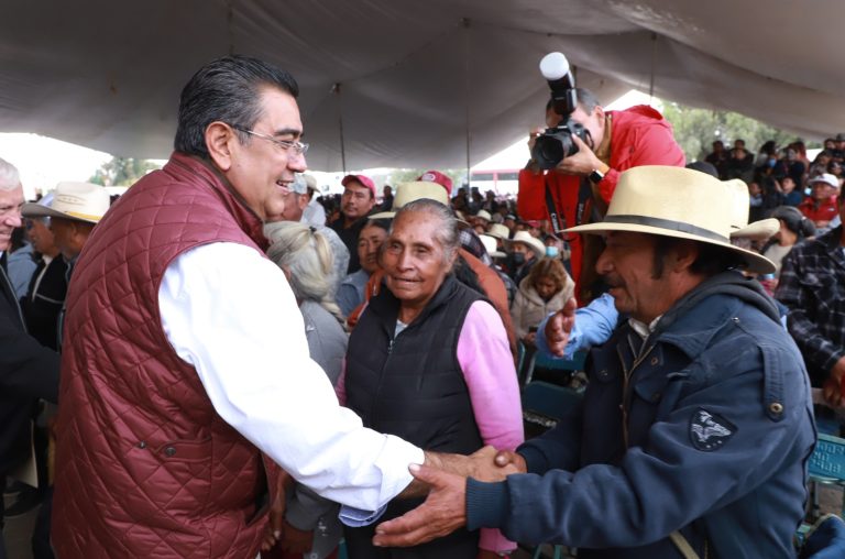 En Tepeaca, Gobierno federal y de Puebla Inician programa de entrega de fertilizante