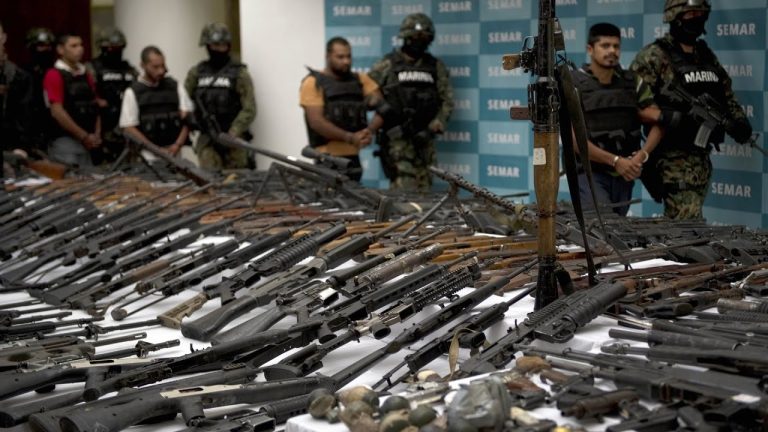 Sedena detecta tráfico de armas del ejército de EU hacia México