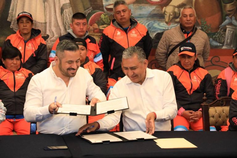 Ayuntamiento de Puebla y sindicato de limpia mejoran condiciones laborales  de “las Naranjitas”
