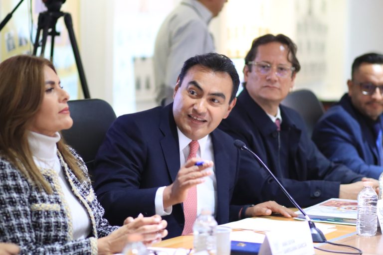 Comparece titular de la Secretaría de Administración ante Comisión del Congreso del Estado