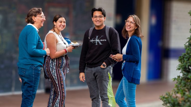 Amor más allá del romance: académico IBERO Puebla habla del poder de la amistad