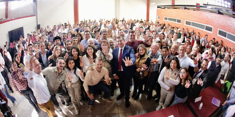 Se reúnen 310 aspirantes a diputados federales con Armenta