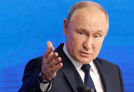 Putin amenaza a Ecuador con dejar de comprarle bananas por el envío de armas rusas desde Quito a Estados Unidos