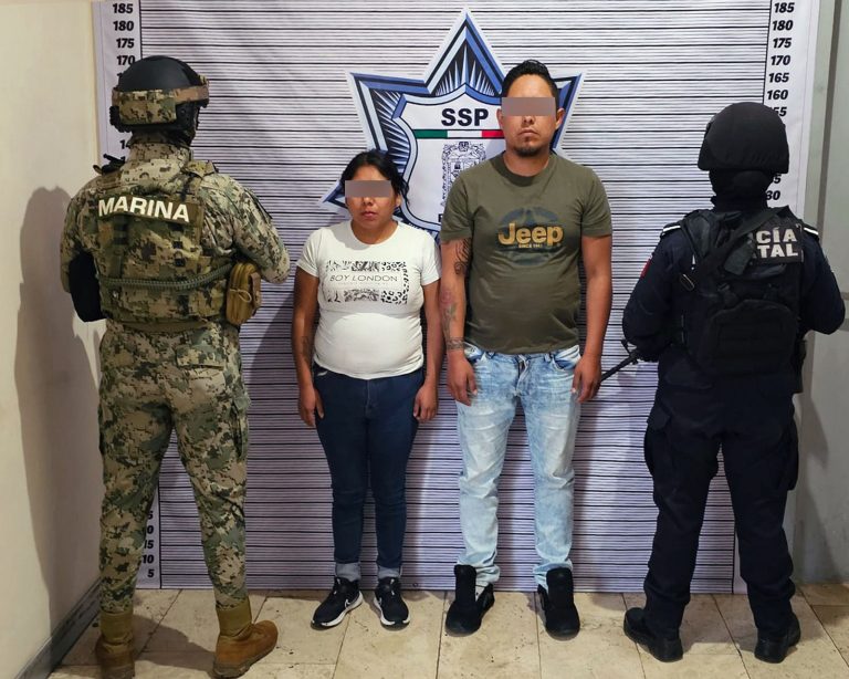 Detienen a pareja con droga, se les vincula con robos a través de Facebook