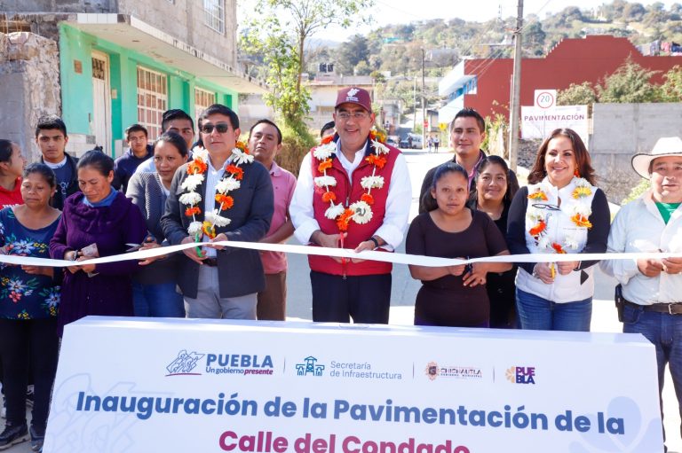 En Chignautla, Sergio Salomón entrega 11 calles y varias acciones