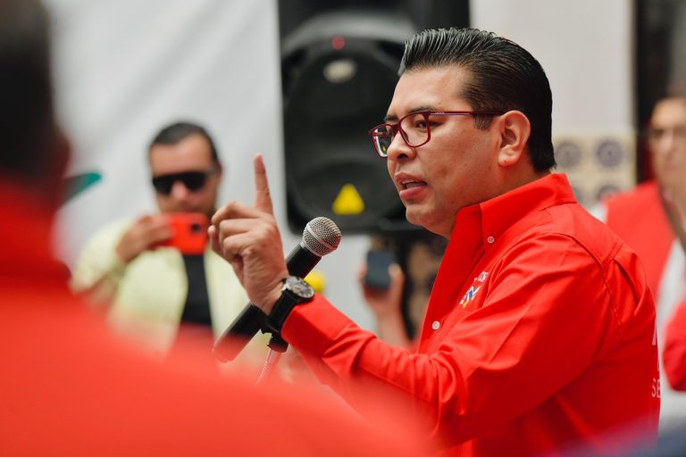 Celebra Néstor Camarillo su ratificación como senador indígena