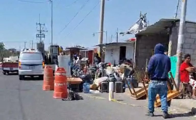 Desalojan más de 20 “tienditas” que permanecían clausuradas frente al penal