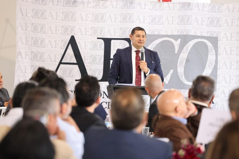 Cínico e ignorante, responde Armenta a Eduardo Rivera por la privatización del agua