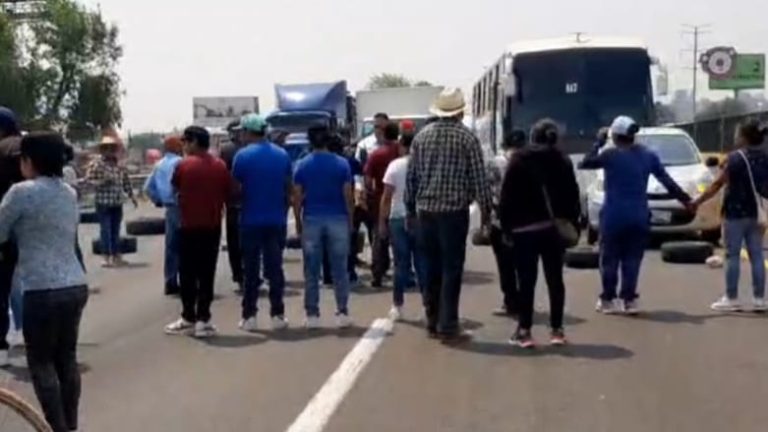 Habitantes de municipios del Valle de Puebla bloquean la autopista México-Puebla