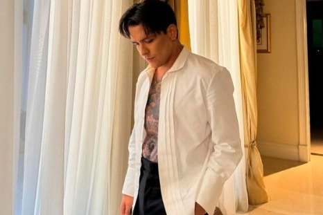 ¡Christian Nodal tiene nuevo rostro! Reaparece sin tatuajes