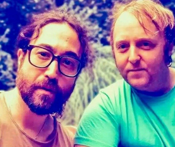 Lennon y McCartney, los hijos de los dos famosos Beatles, sacan juntos una canción