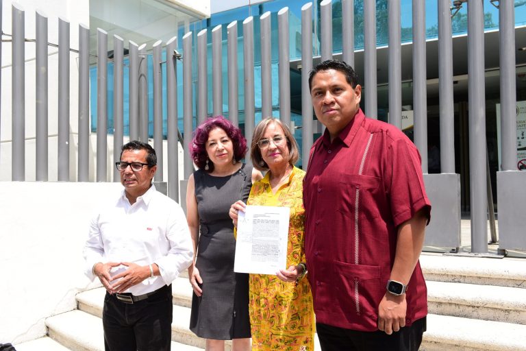 Regidores de Morena denuncian a autoridades municipales por la entrega de plazas