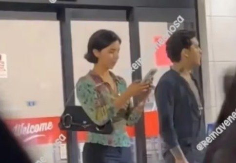 Captan a Christian Nodal con Ángela Aguilar tras truene con Cazzu