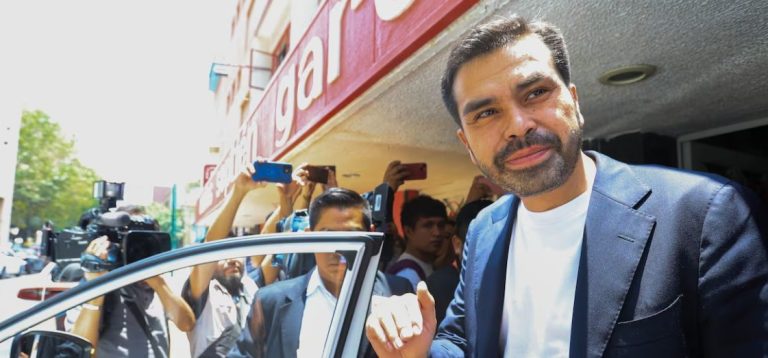 La prueba más difícil para la campaña de Máynez: “Físicamente está bien, emocionalmente está destruido”