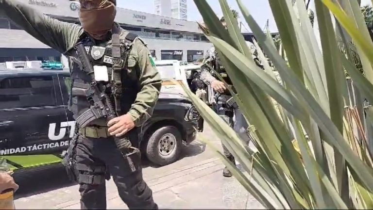 Hombre armado llega a Torre Centro Mayor de la Calzada Zavaleta y dispara