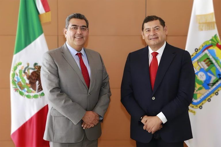Sergio Salomón felicita a Alejandro Armenta por su triunfo