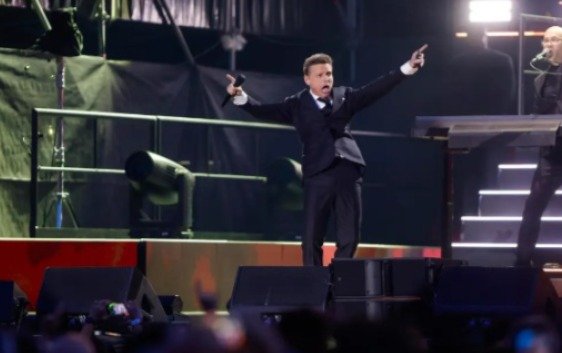Luis Miguel “derrite” Córdoba en el inicio de su gira por España