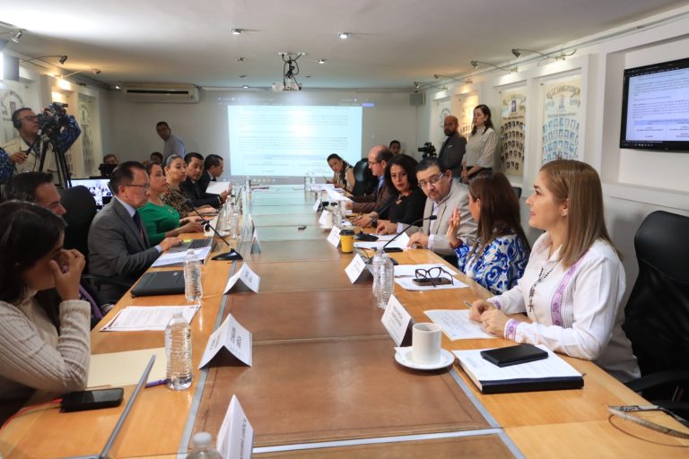Aprueban iniciativas del gobernador en comisiones: 3 por ciento para aplicaciones de hospedaje y tabulador de grúas