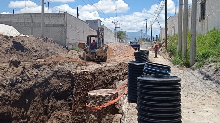 Habitantes de Amozoc piden agilizar obras