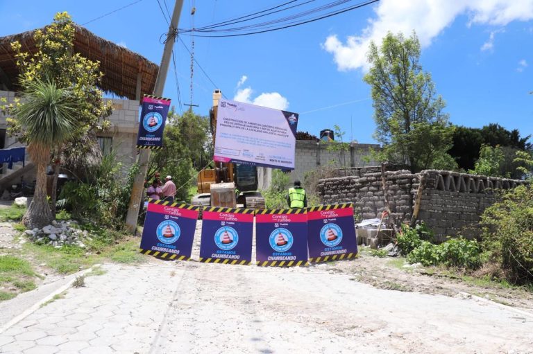 En San José El Aguacate inicia Ayuntamiento de Puebla construcción de calle con concreto hidráulico