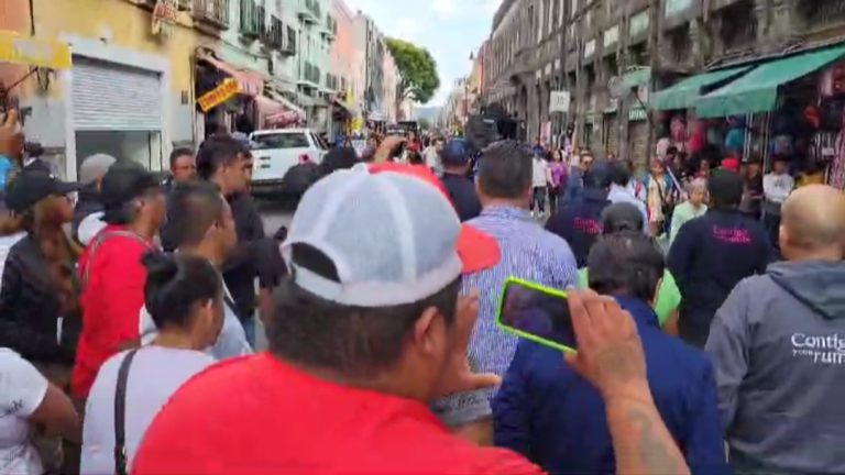 Ambulantes enfrentan a Secretario de gobernación de Puebla