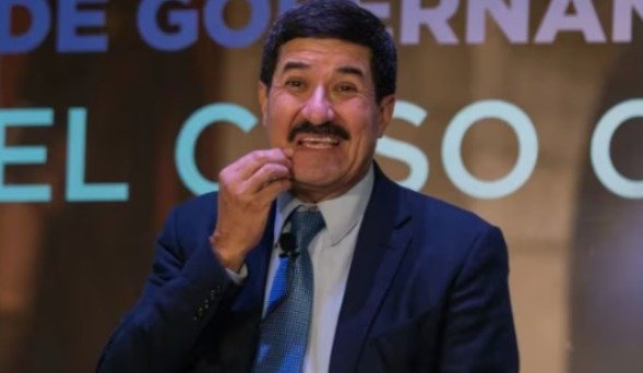 Notifican al Senado orden de aprehensión contra Javier Corral
