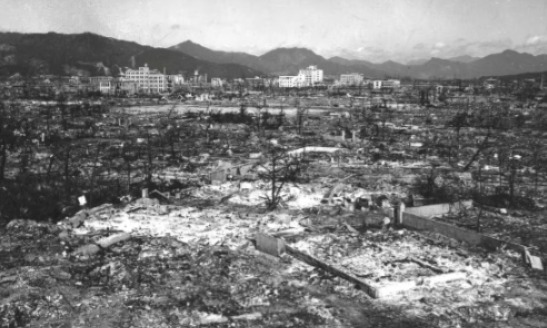 Un Nuevo Amanecer: Cómo la Bomba Atómica Redefinió la Historia