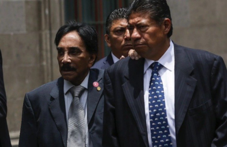 Víctor Flores, líder del sindicato ferrocarrilero, enfrenta orden de aprehensión por fraude