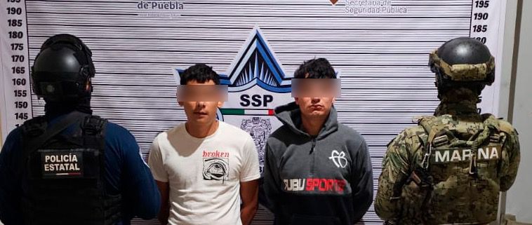 Detienen a dos hombres en posesión de armas y droga, uno asesinó a cuatro personas en Atotonilco de Tula