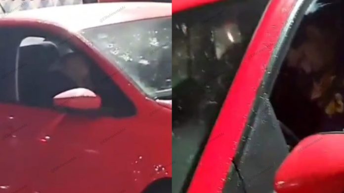 Con rifles de asalto, asesinan a dos personas dentro de un automóvil Volkswagen, Vento, rojo en la sección 7 en Misiones de San Francisco