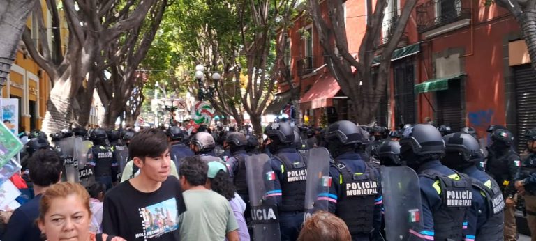 El Consejo de Comerciantes del Centro Histórico, José Juan Ayala pidió al edil de Puebla Adán Domínguez Sánchez abrir las calles principales del Centro Histórico