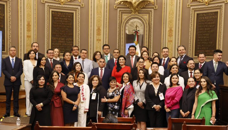 Aplanadora morenista rinde protesta en el Congreso del Estado