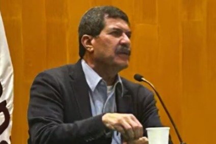 Javier Corral defiende su posición en el Senado: “Soy objeto de venganza, no un prófugo