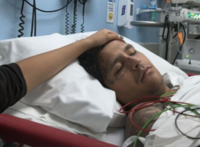 Hospitalizan a Christian Nodal