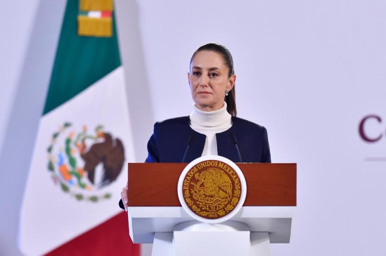 Anuncia Claudia Sheinbaum programa de bacheo en carreteras federales