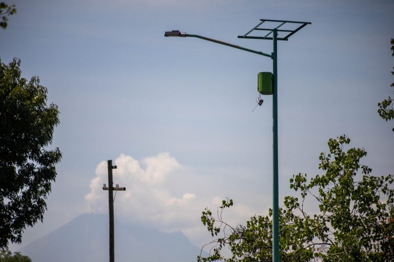 Así dejaron la ciudad: Sirve solo el 50 por ciento de luz en la capital de Puebla