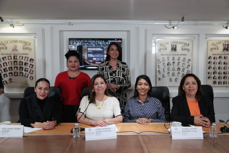 Define Comisión del Congreso procedimiento para entrega de la medalla al mérito docente