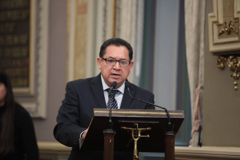Presentan en el Congreso del Estado, propuesta para regular cobro de títulos profesionales
