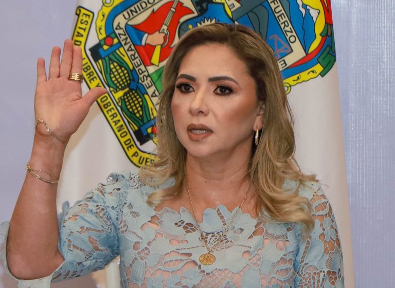 Paola Angón va a la Secretaría de Gobernación con Alejandro Armenta